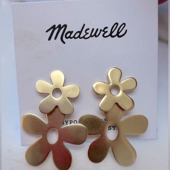 MADEWELL FLOWER BRUSHED GOLD PIERCED EARRINGS 2” INCHES LONG NWT SUPER CUTE 🌼🌼 - Picture 1 of 3